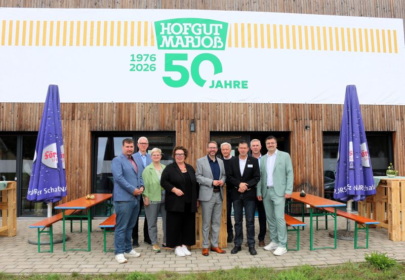 Große Freude über das Jubiläum (von links): Manuel Schreiber-Alvarez, Joachim Hild, Mareike Meister, Susanne Simmler, Thorsten Stolz, Norbert Böttge, Dietrich Hunsmann, Christian Zimmermann und Sascha Schüßler.