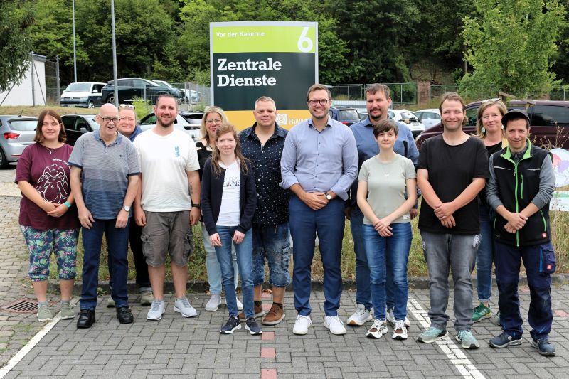 Hanaus künftiger Oberbürgermeister Dr. Maximilian Bieri (Sechster von rechts) informierte sich über die Arbeit des Werkstattrats des BWMK.