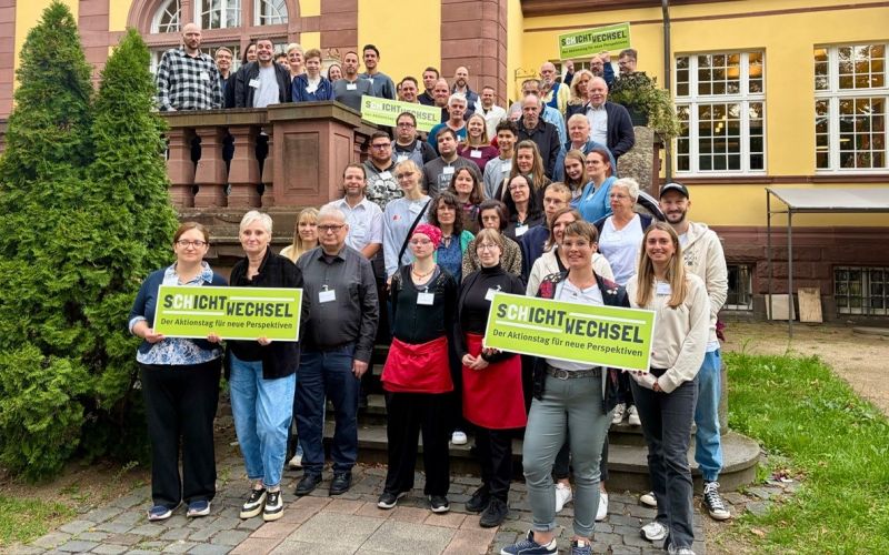 Start in Hanau: Werkstatt-Beschäftigte und Mitarbeiter aus Unternehmen und Behörden tauschen heute den Arbeitsplatz.