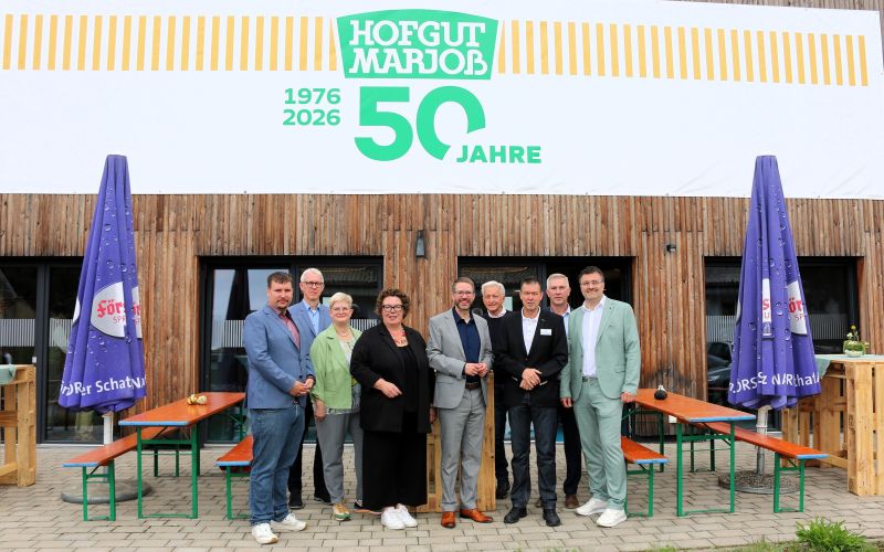 Große Freude über das Jubiläum (von links): Manuel Schreiber-Alvarez, Joachim Hild, Mareike Meister, Susanne Simmler, Thorsten Stolz, Norbert Böttge, Dietrich Hunsmann, Christian Zimmermann und Sascha Schüßler.