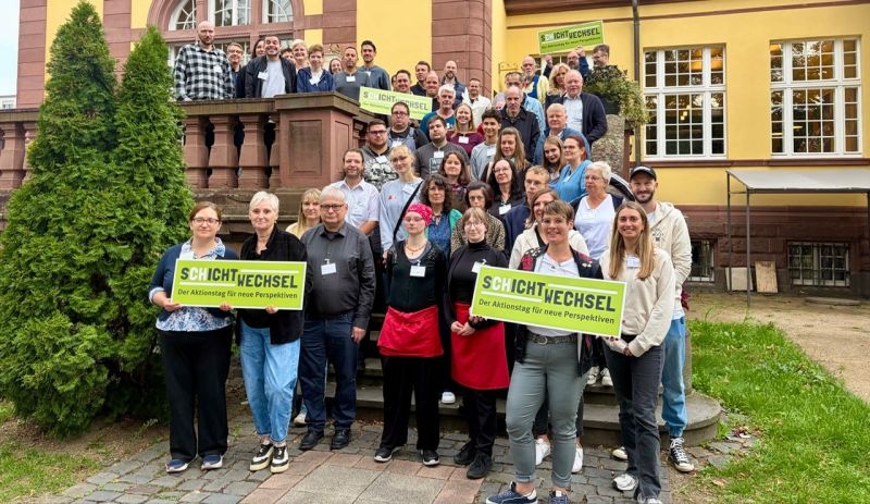 Start in Hanau: Werkstatt-Beschäftigte und Mitarbeiter aus Unternehmen und Behörden tauschen heute den Arbeitsplatz.
