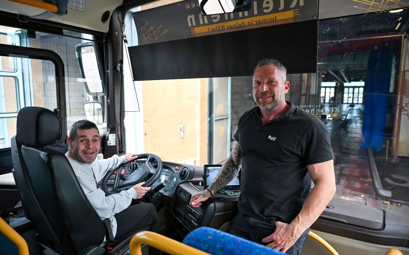 Dominik Troschka erlebte einen spannenden Tag bei der Hanauer Straßenbahn GmbH. Foto: Moritz Göbel
