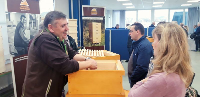 Beratungsgespräch auf dem Imkertag in Schlüchtern