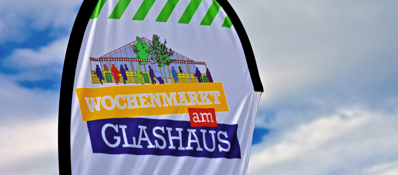 Die Flagge zeigt es: Die Wochenmarkt-Saison beginnt.