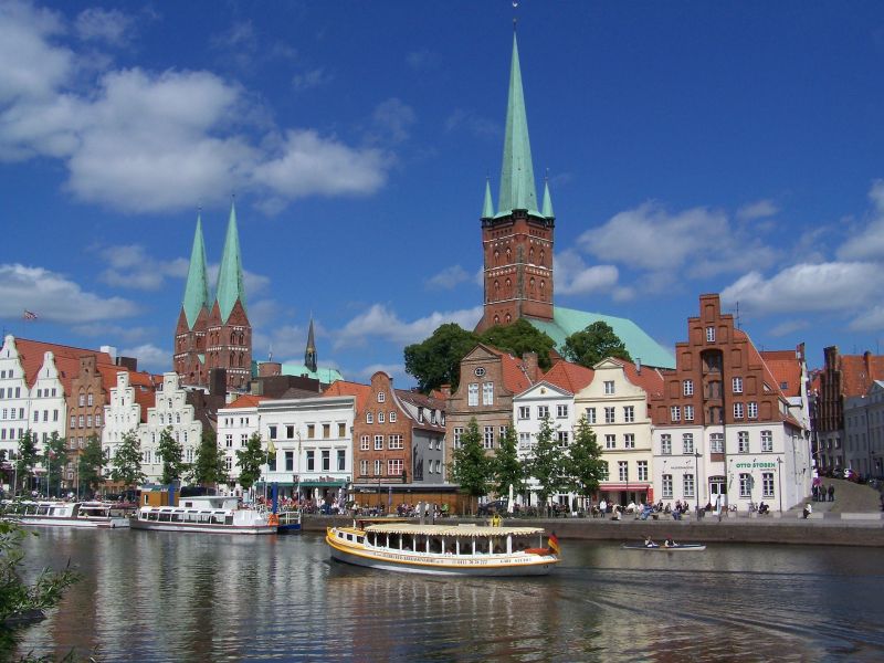 Die Hansestadt Lübeck liegt an der Trave.