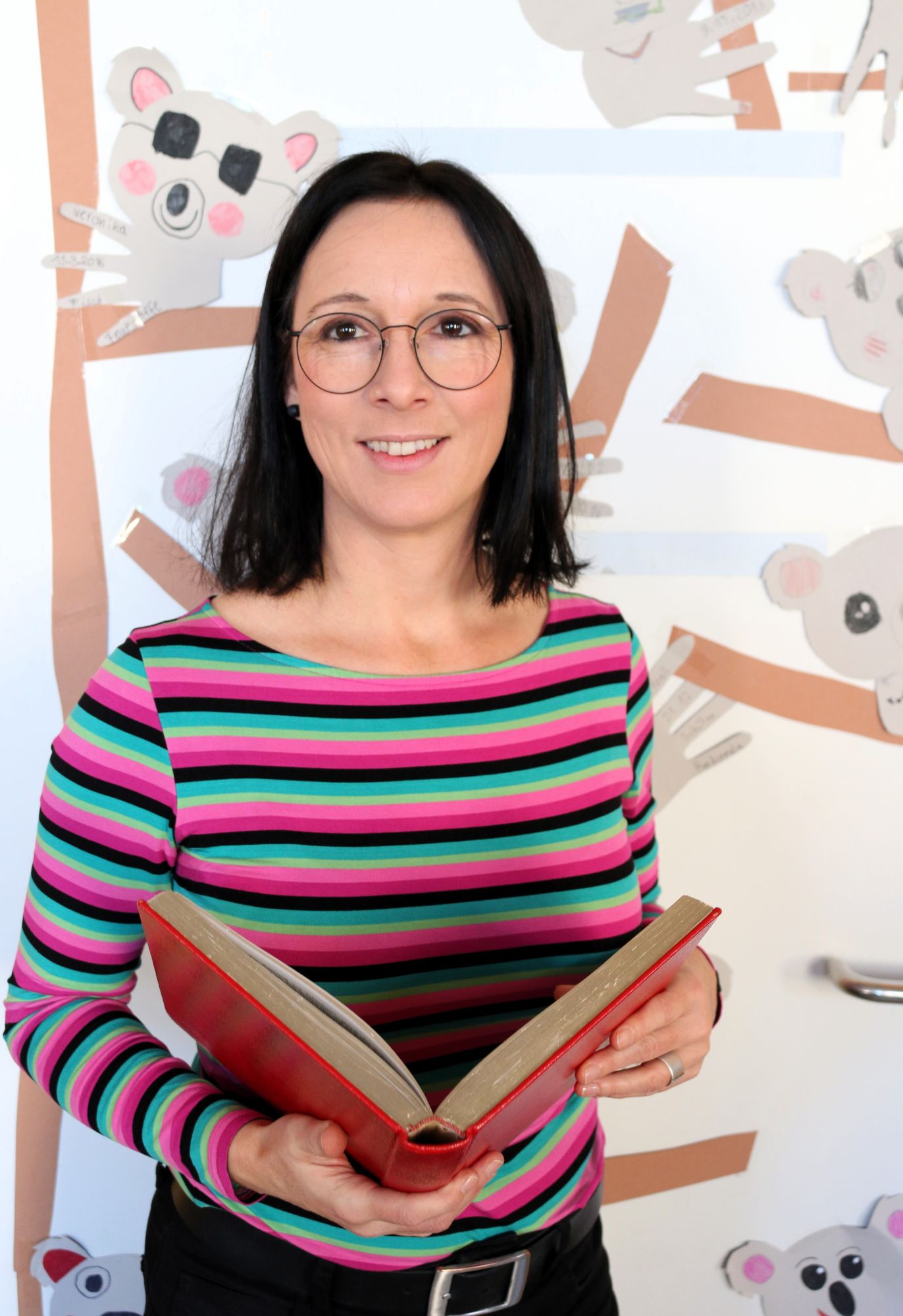 Yvonne Backhaus-Arnold las aus einem besonders schön gestalteten Märchenbuch die Geschichte von Schneewittchen vor.